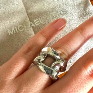 Michael Kors Oversized Chainlink Silver Ring Sz 6